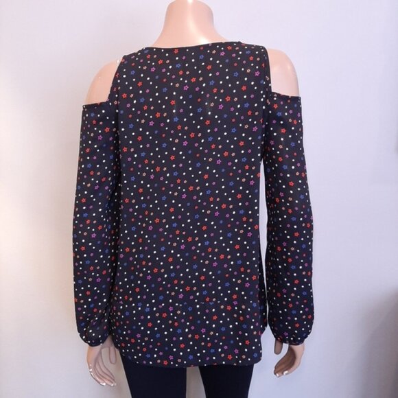 3/$20 DESIGN LAB Cold Shoulder Top Star Print Long Sleeve Black Vneck Medium - Picture 5 of 11